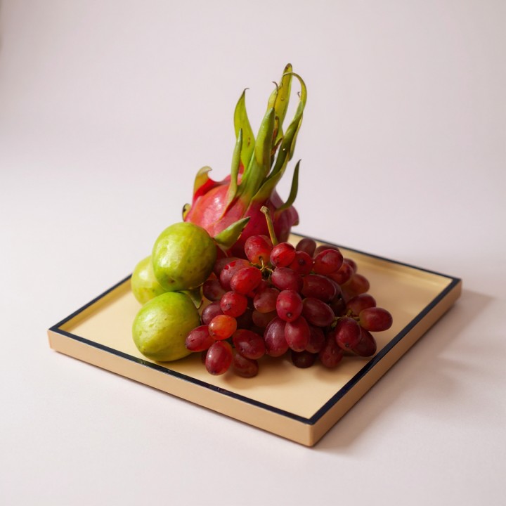 Khay sơn mài vuông viền xanh tím than nền trắng kem 25.5cm